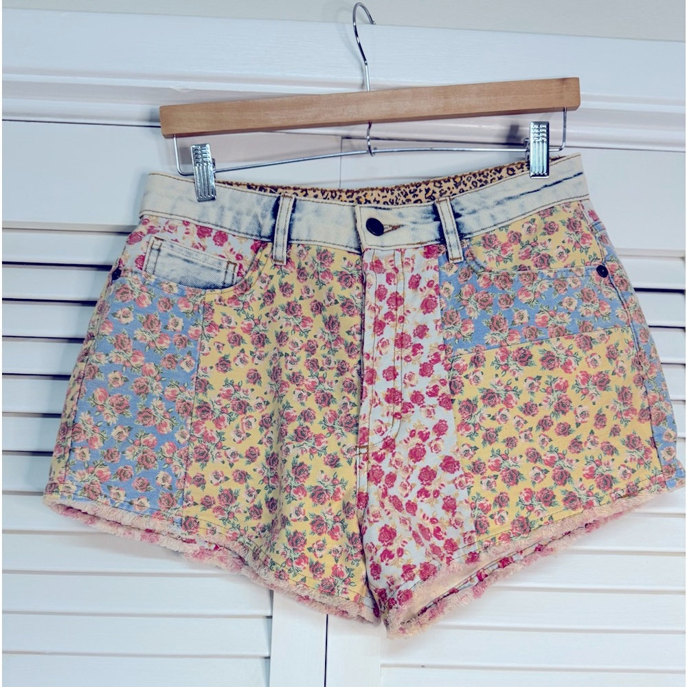 NWOT Farm Rio Ultra High Rise Floral Patchwork Button Fly Jean Shorts Women's 29
